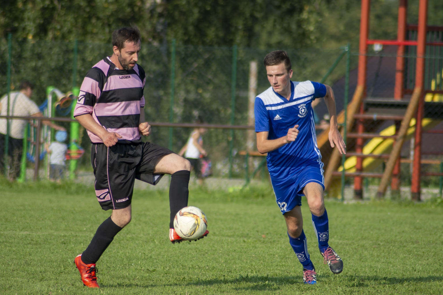 První zápas na domácí půdě se fobalově nevyvedl